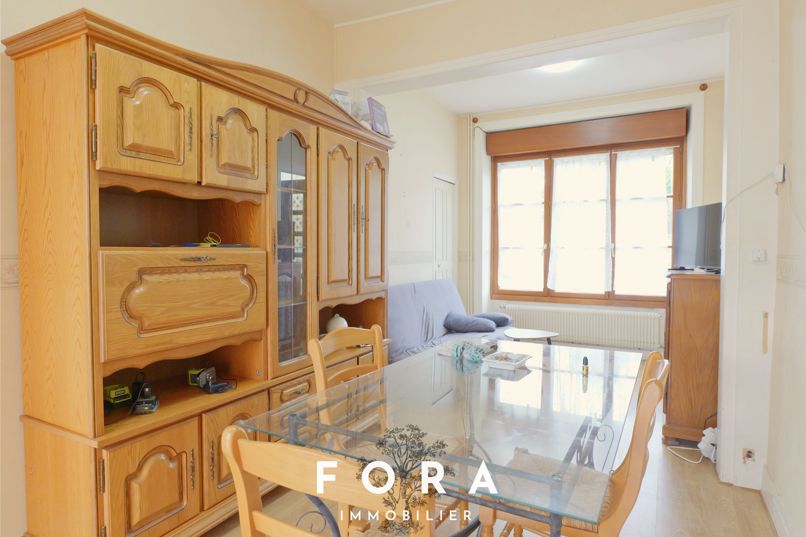 Maison familiale mitoyenne de 135 m² avec double garage, en centre-ville de Condé-en-Normandie !